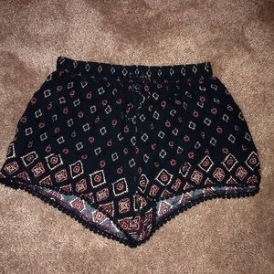 HOLLISTER PATTERNED SHORTS
